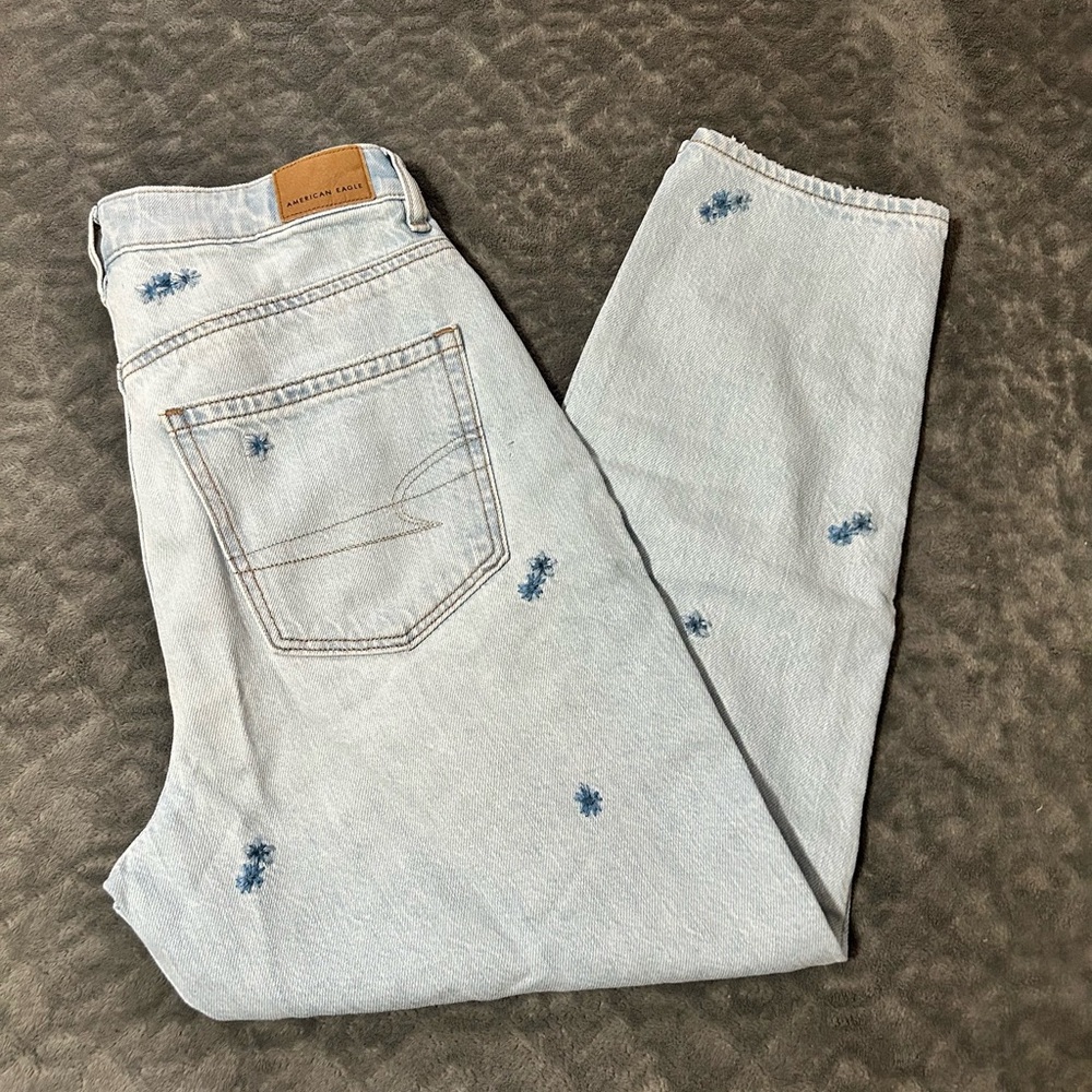 American Eagle Mom Jeans, Size 6 Short